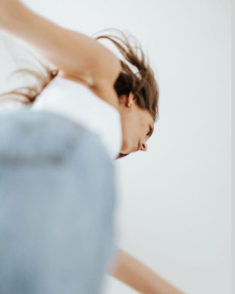 Žena u pokretu simbolizuje slobodu, lakoću i proces izgradnje samopouzdanja.