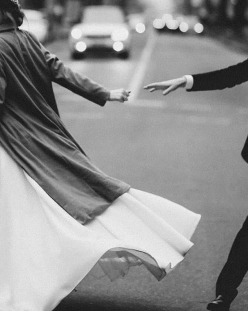 Ponekad je ljubav odlazak – trenutak kada iz bola nastaje snaga.